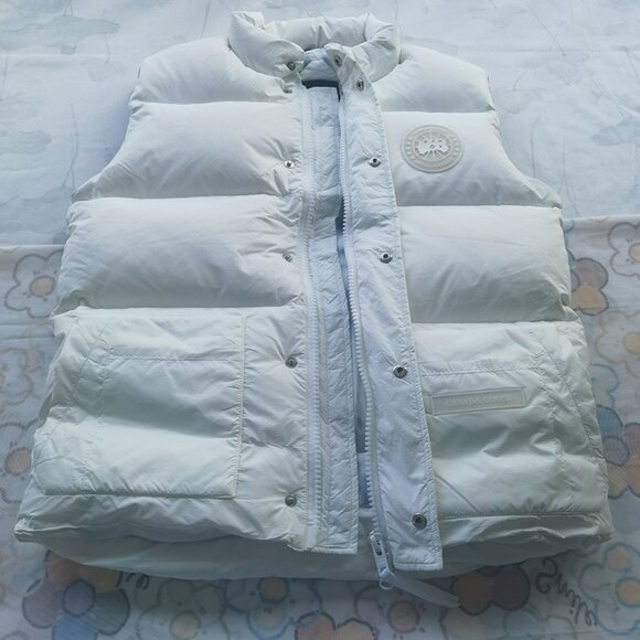 White Canada Goose Down Vest - Picture 6 of 10